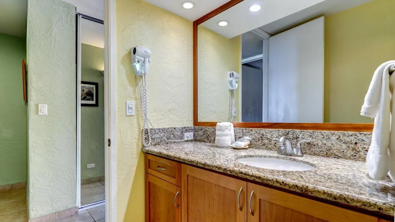 Апарт отель Papakea K303 2Bed/2Bath Stunning Ocean & Pool Views Лахайна 3*,  США